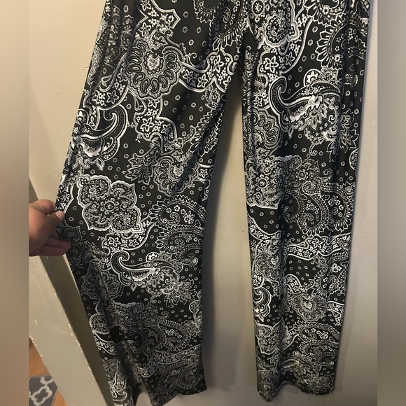 Black/white paisley print full stretch wide leg pants w/comfort waistband - Picture 3 of 8